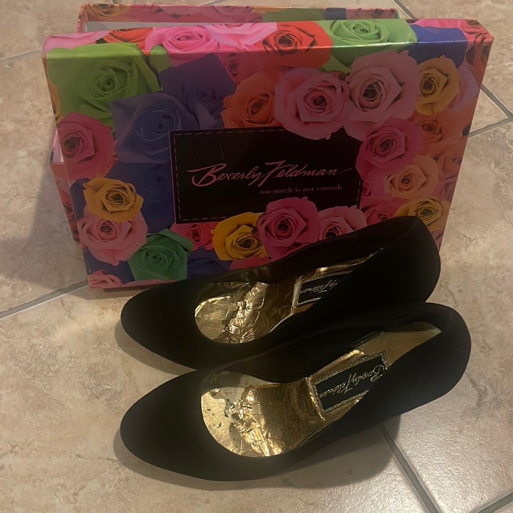 Beverly Feldman black suede wedge in size 8m